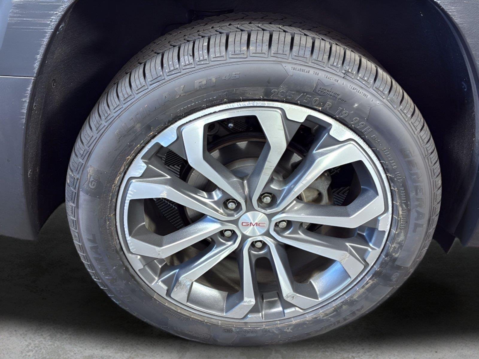 Used 2019 Quicksilver Metallic GMC SLT image 12