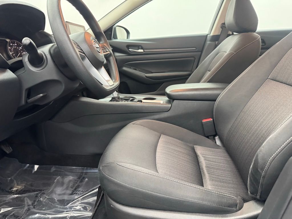 Used 2025 Gun Metallic Nissan 2.5 SV image 14