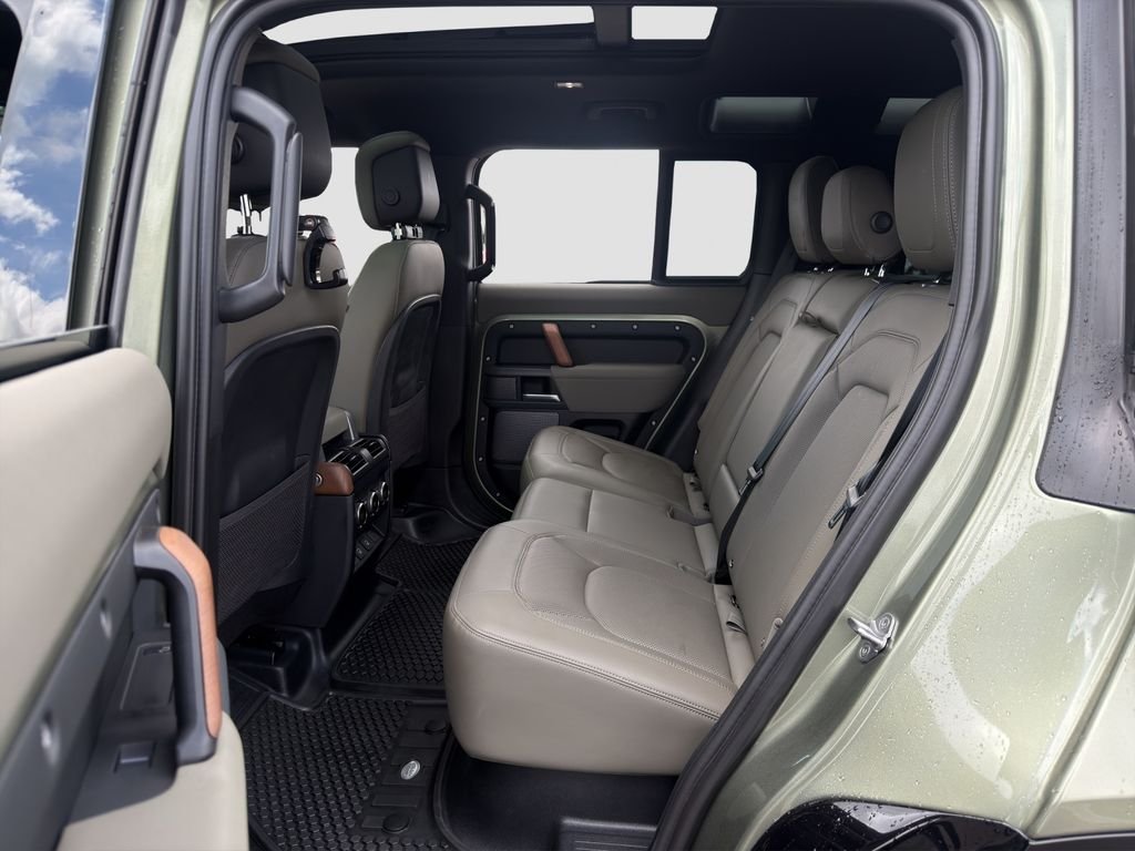 Used 2023  Land Rover X image 13