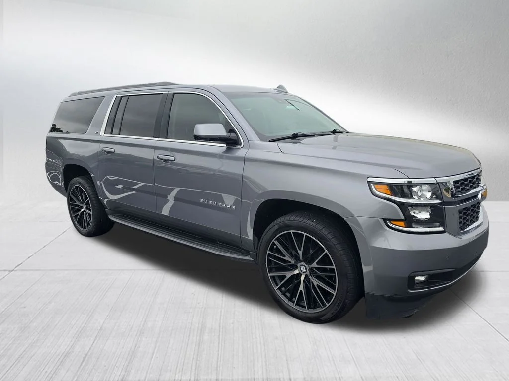 Used 2018 Gray Chevrolet LT image 3
