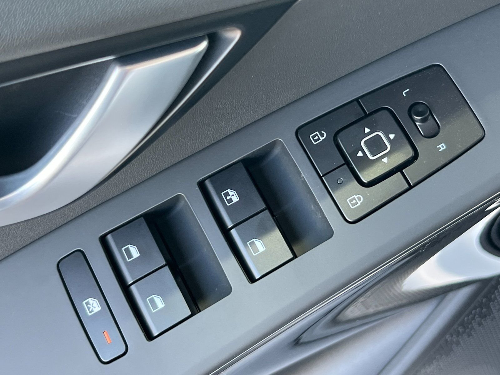 New 2026 Snow White Pearl Kia EX image 11
