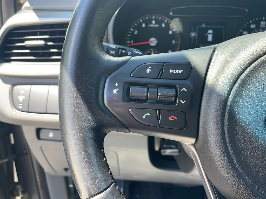 Used 2016 Silver Kia EX image 16