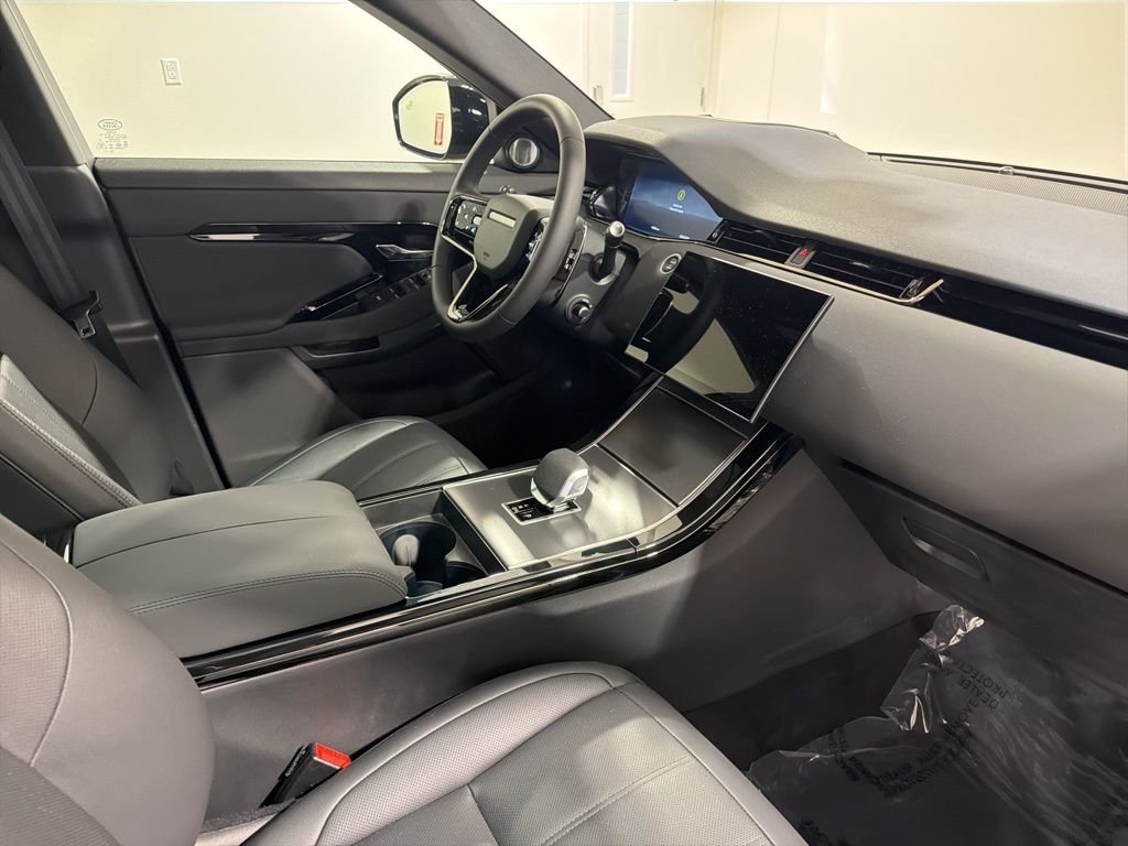 Certified Used 2025 Santorini Black Metallic Land Rover Dynamic image 24