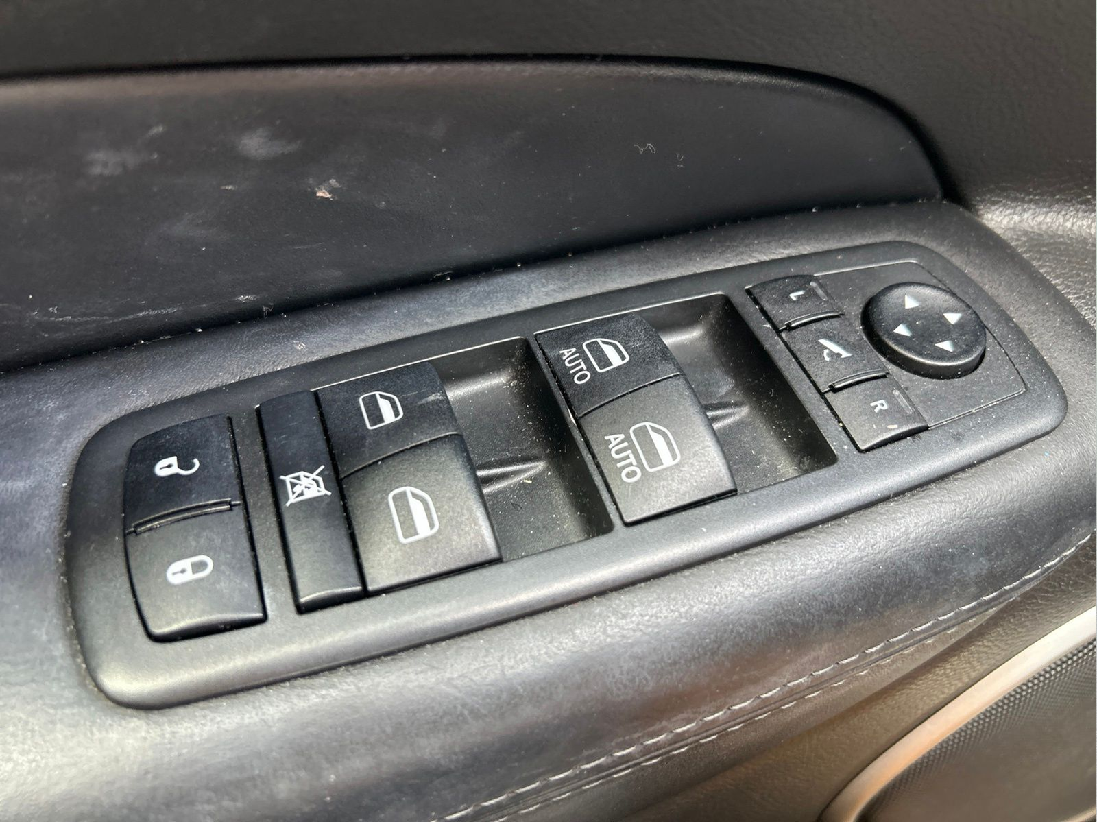Used 2019 Black Jeep Summit image 24