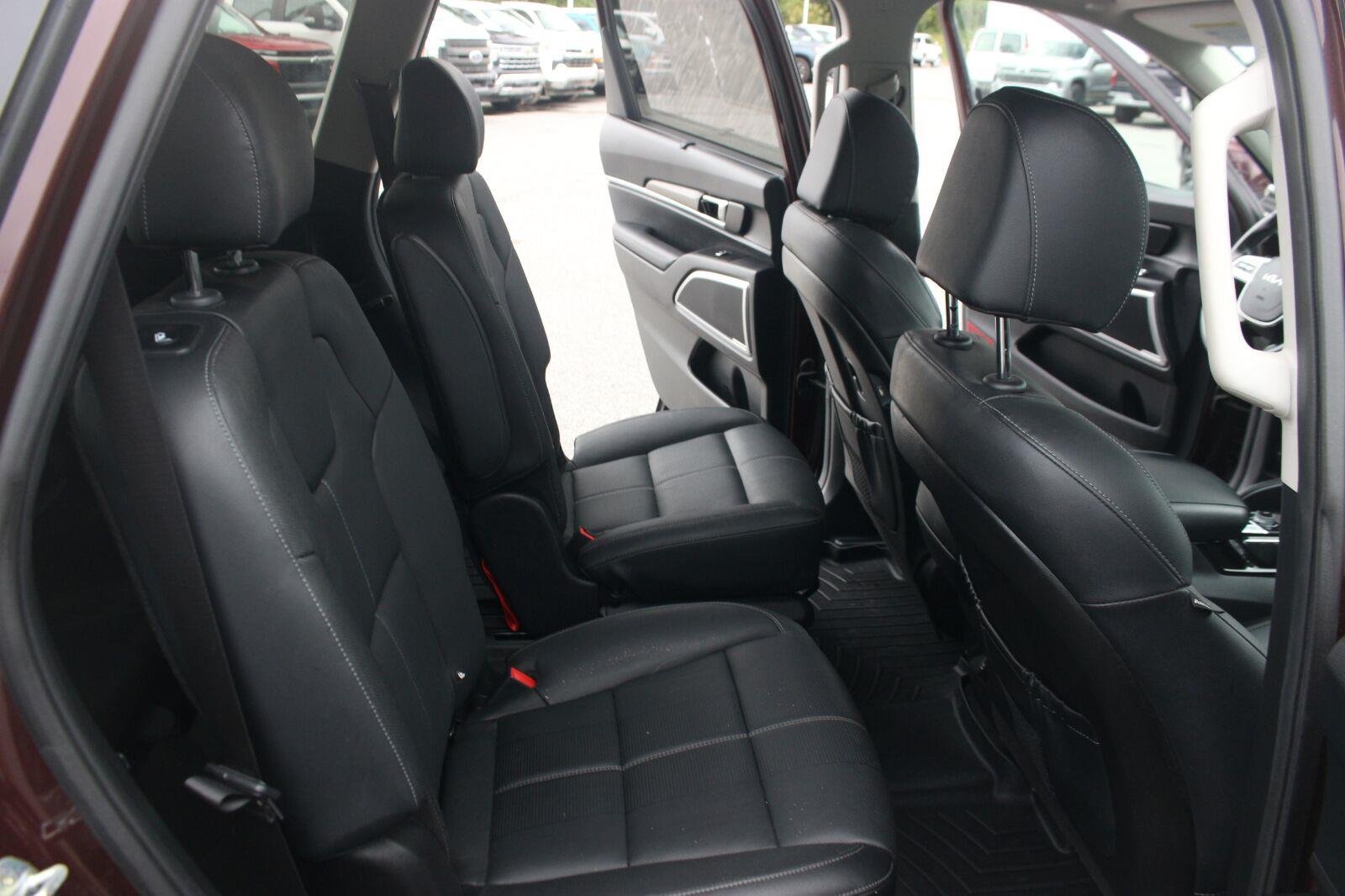 Used 2022 Red Kia EX image 37