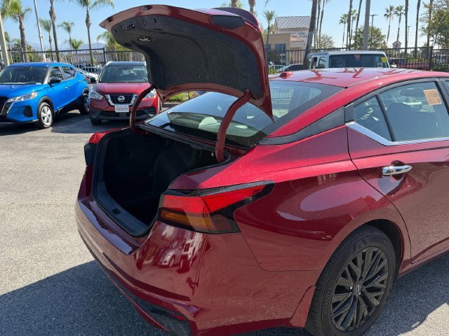 Used 2025 Red Nissan 2.5 SV image 9