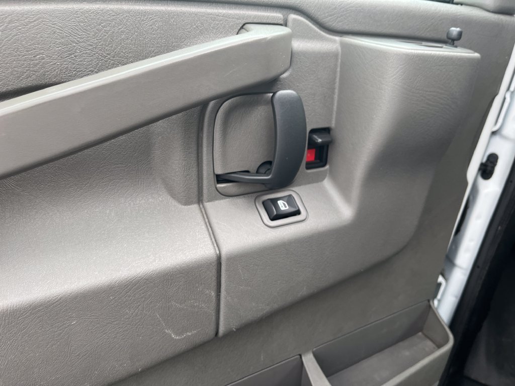 Used 2023 White GMC Work Van image 10