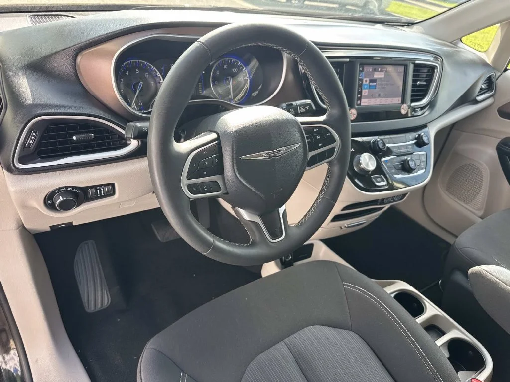 Used 2023 Black Chrysler LX image 30