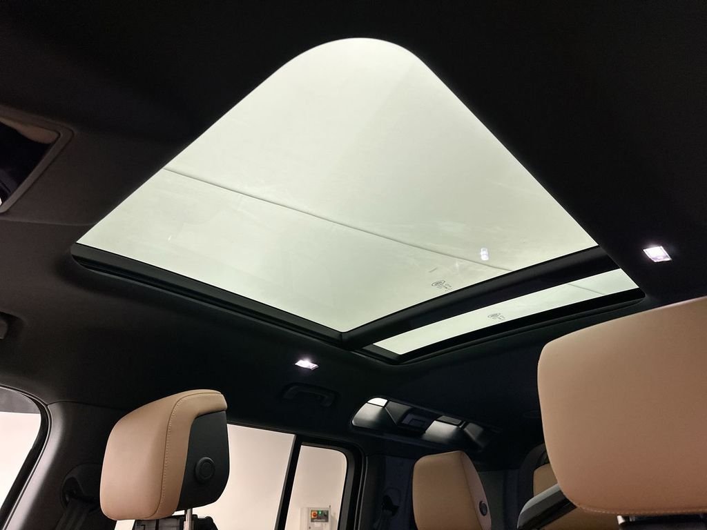 New 2026 Woolstone Green Land Rover X-Dynamic SE image 11