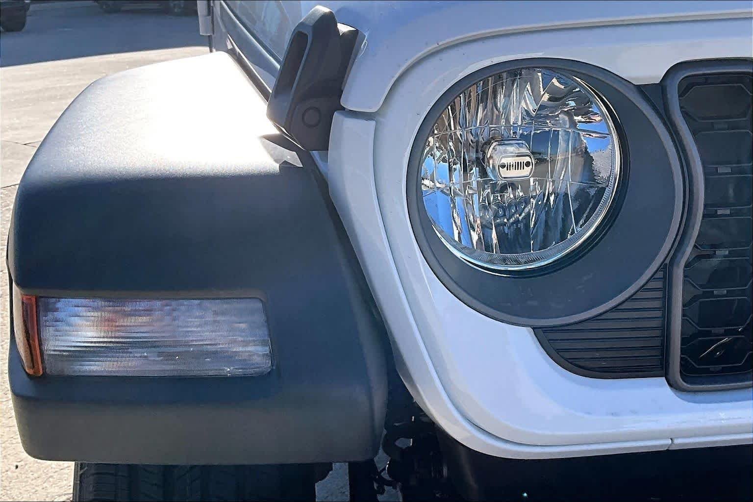 New 2026 Bright White Clear-Coat Exterior Paint Jeep Sport image 14