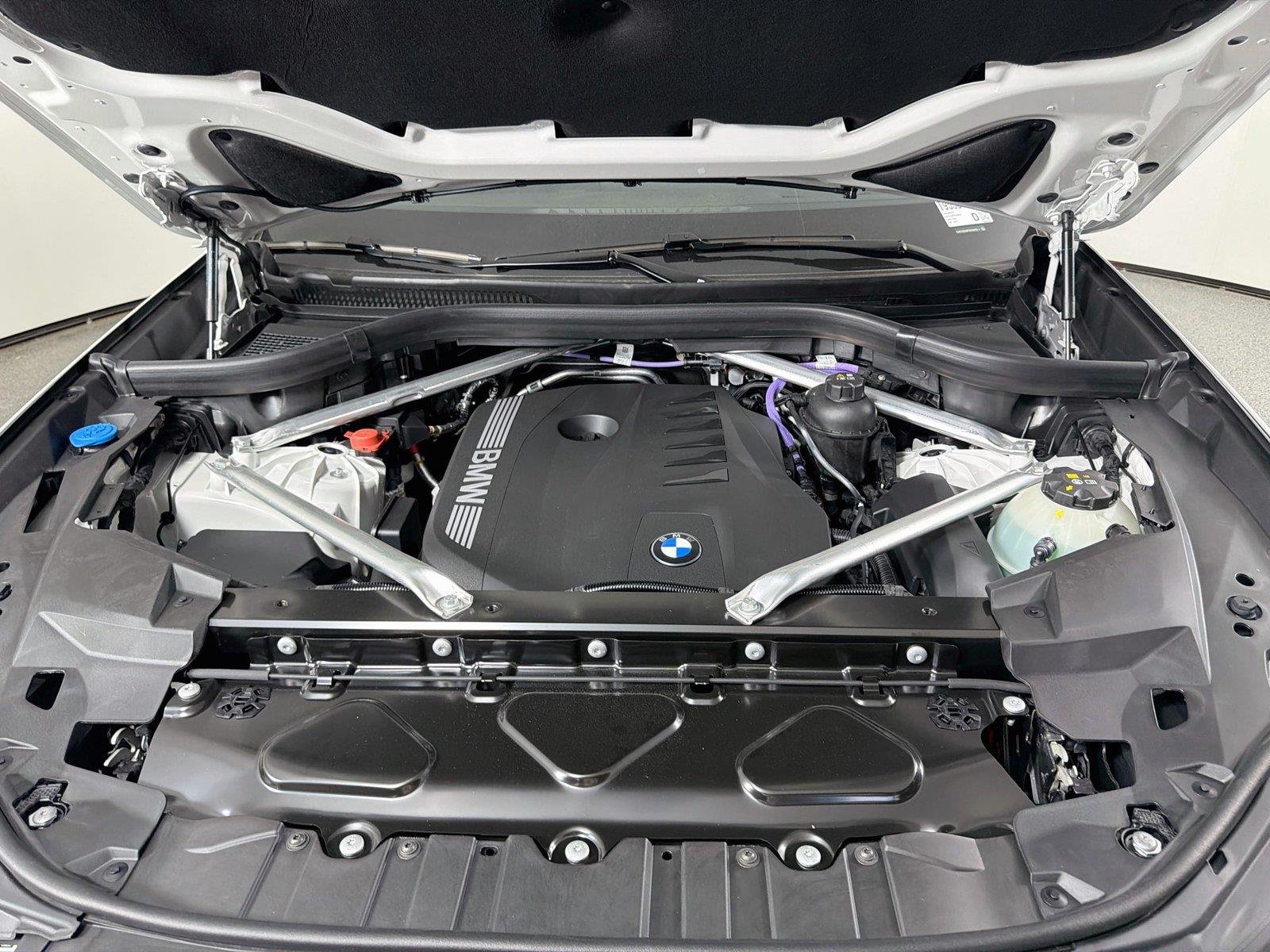 New 2026 Alpine White BMW sDrive40i image 32