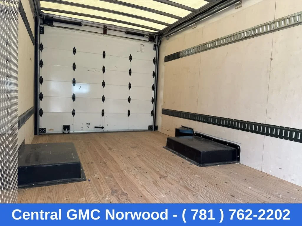 Used 2024  Ford BASE image 13