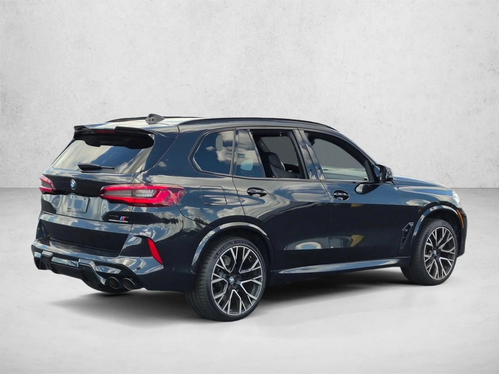 Used 2022 Black Sapphire Metallic BMW  image 5