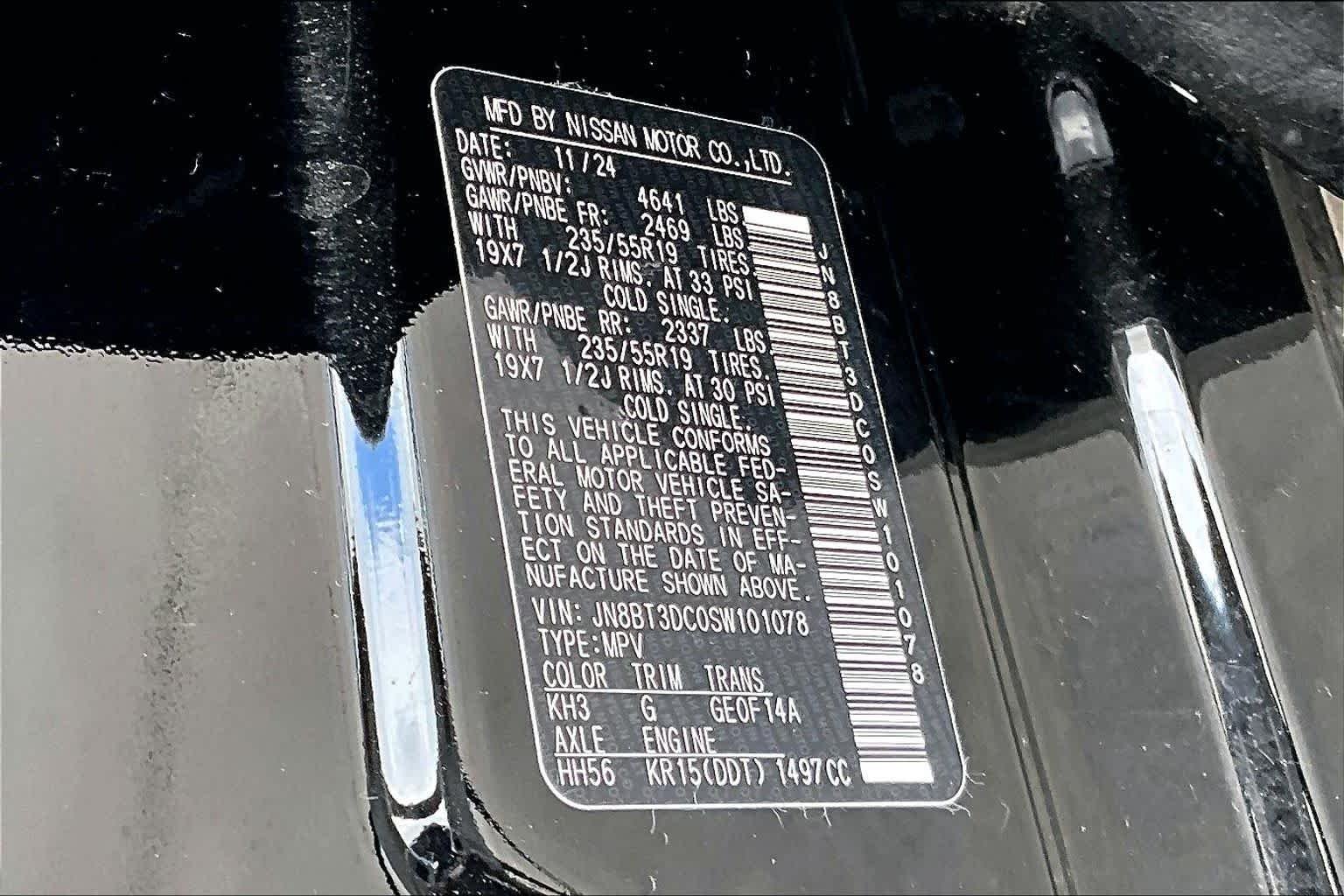 Used 2025 Super Black Nissan Platinum image 33