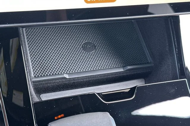 New 2026 Fuji White Land Rover SE image 19