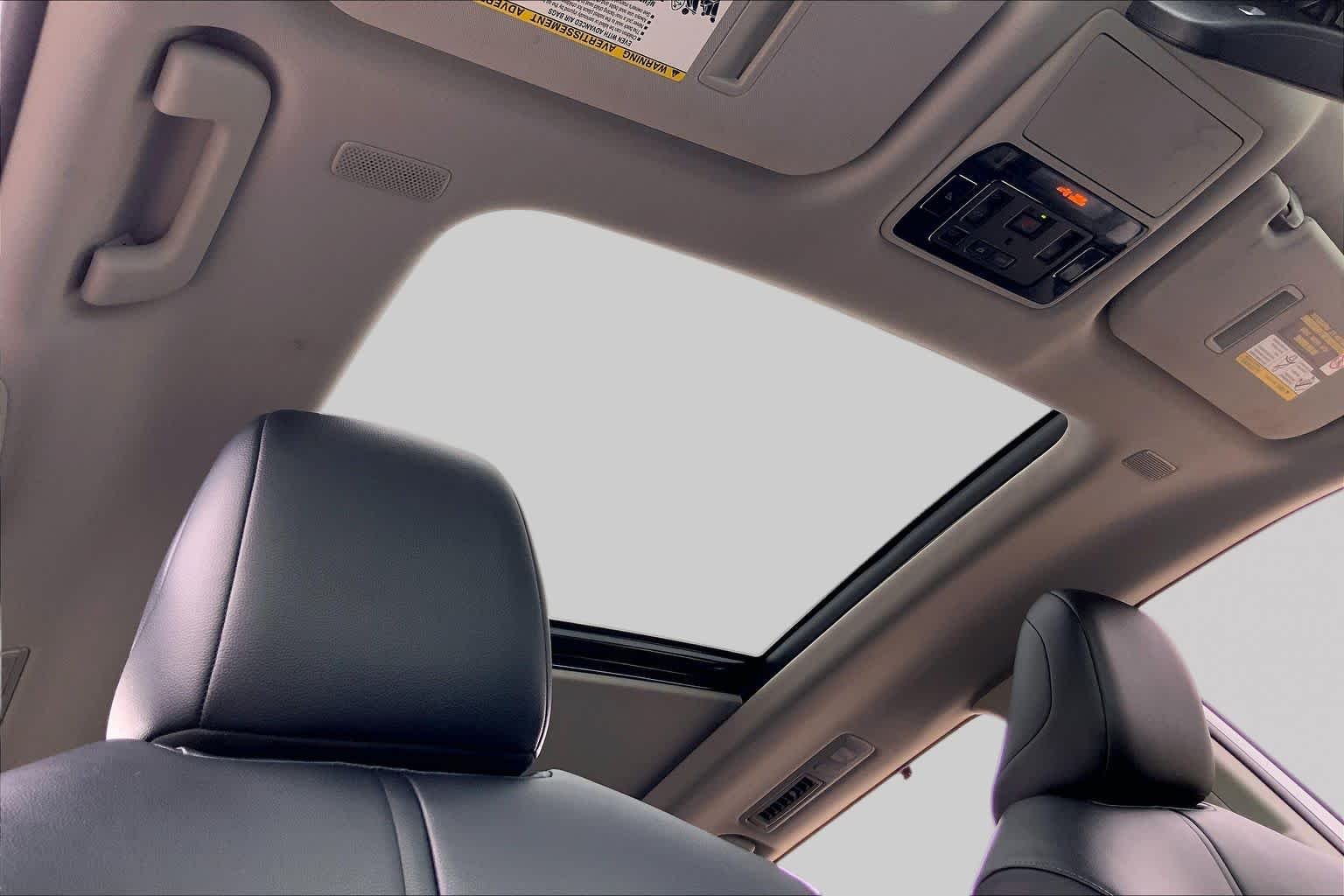 Used 2025 Wind Chill Pearl Toyota XLE image 14