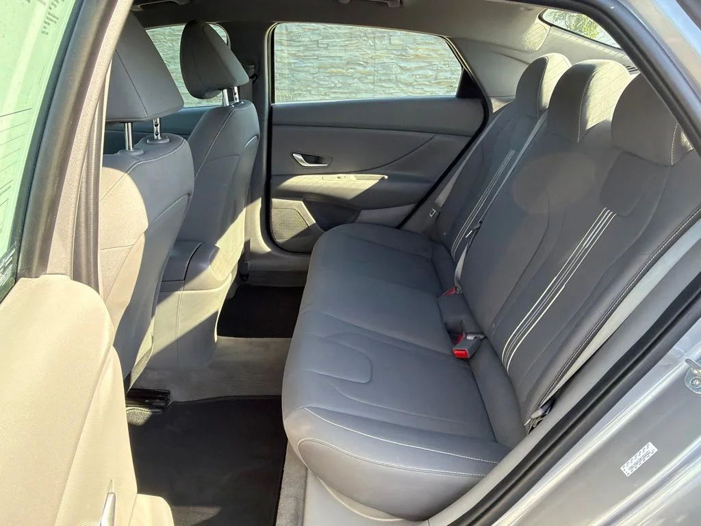 Used 2022 Silver Hyundai SEL image 14