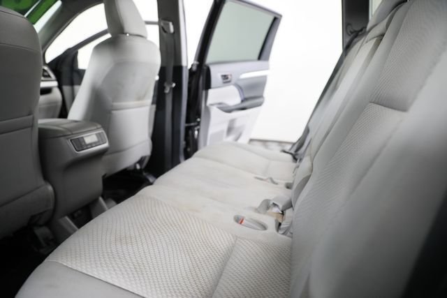 2019 Toyota Highlander LE - Photo 20