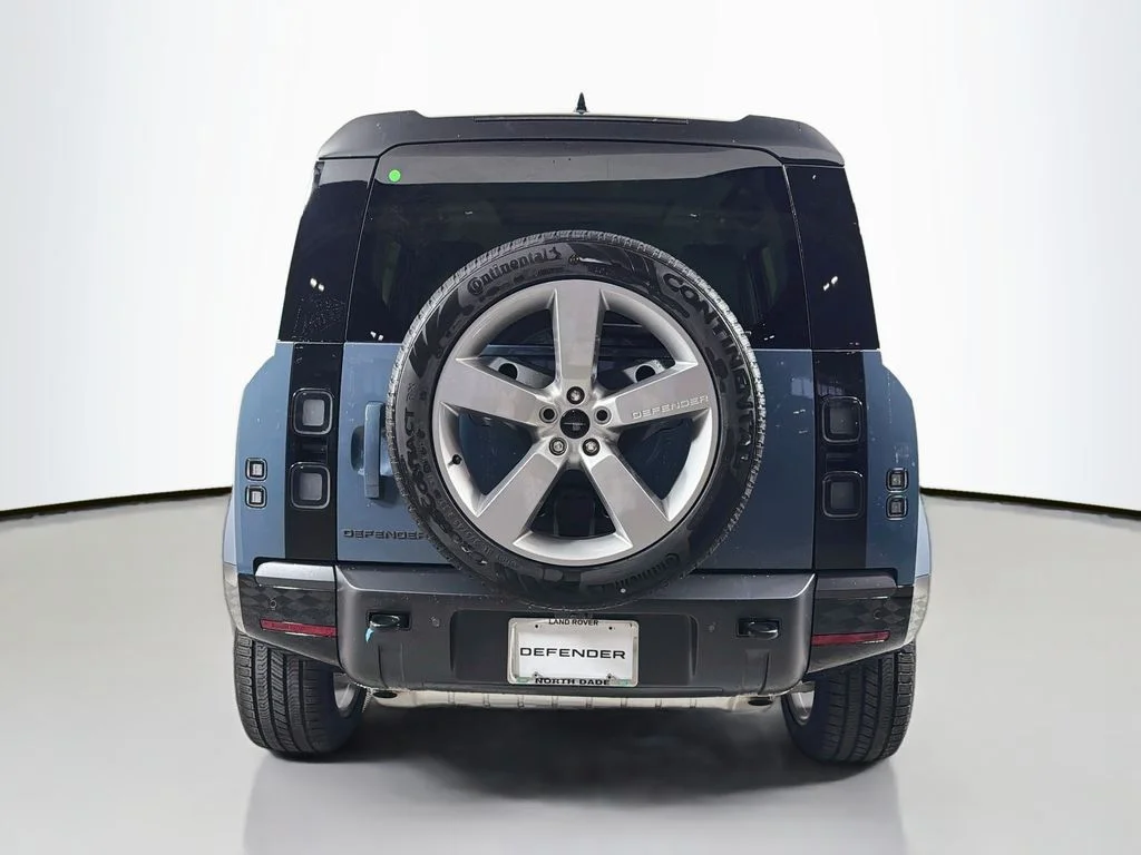 New 2026 Tasman Blue Land Rover X-Dynamic SE image 6
