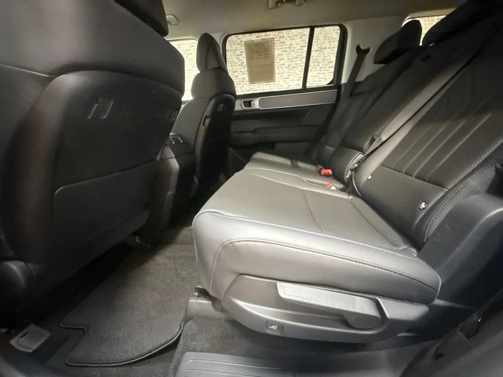 New 2027 Shimmering Silver Hyundai SEL image 14