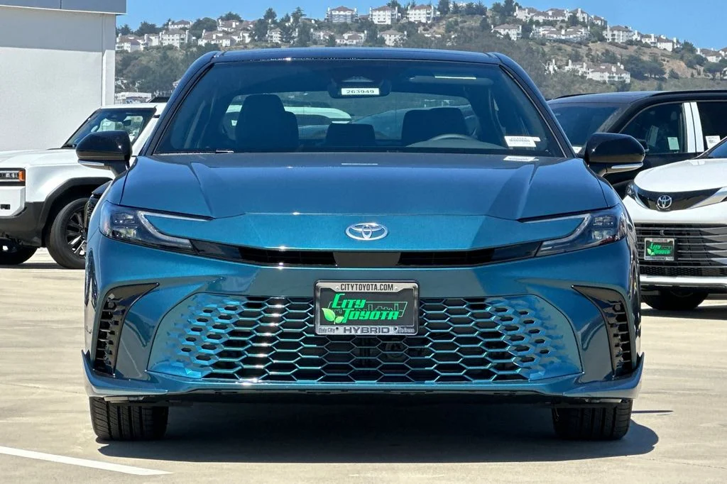 New 2026 Ocean Gem with Midnight Black Metallic roof <sup>1</sup> Toyota  XSE image 9