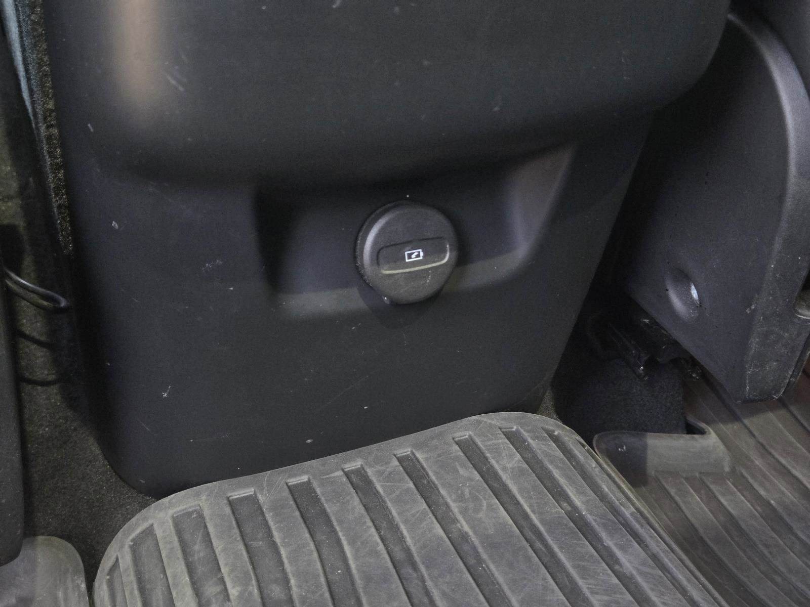 Used 2023 Platinum Gray Metallic Volvo Plus image 33