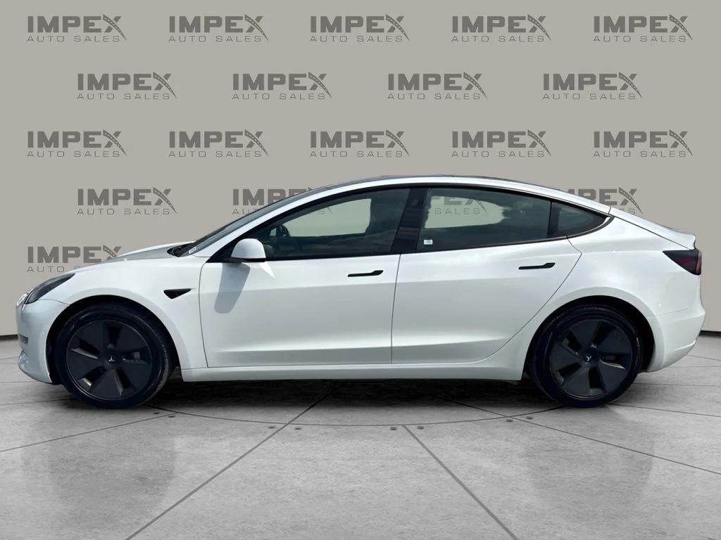 Used 2021 White Tesla Long Range image 2