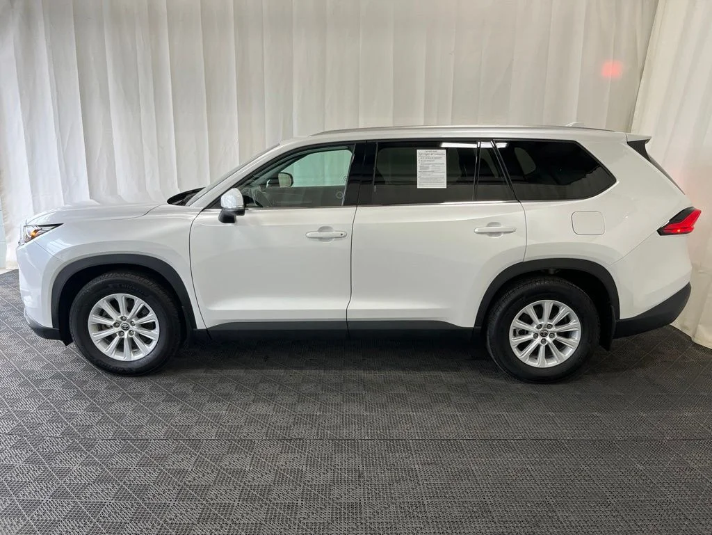 Used 2024 White Toyota XLE image 27