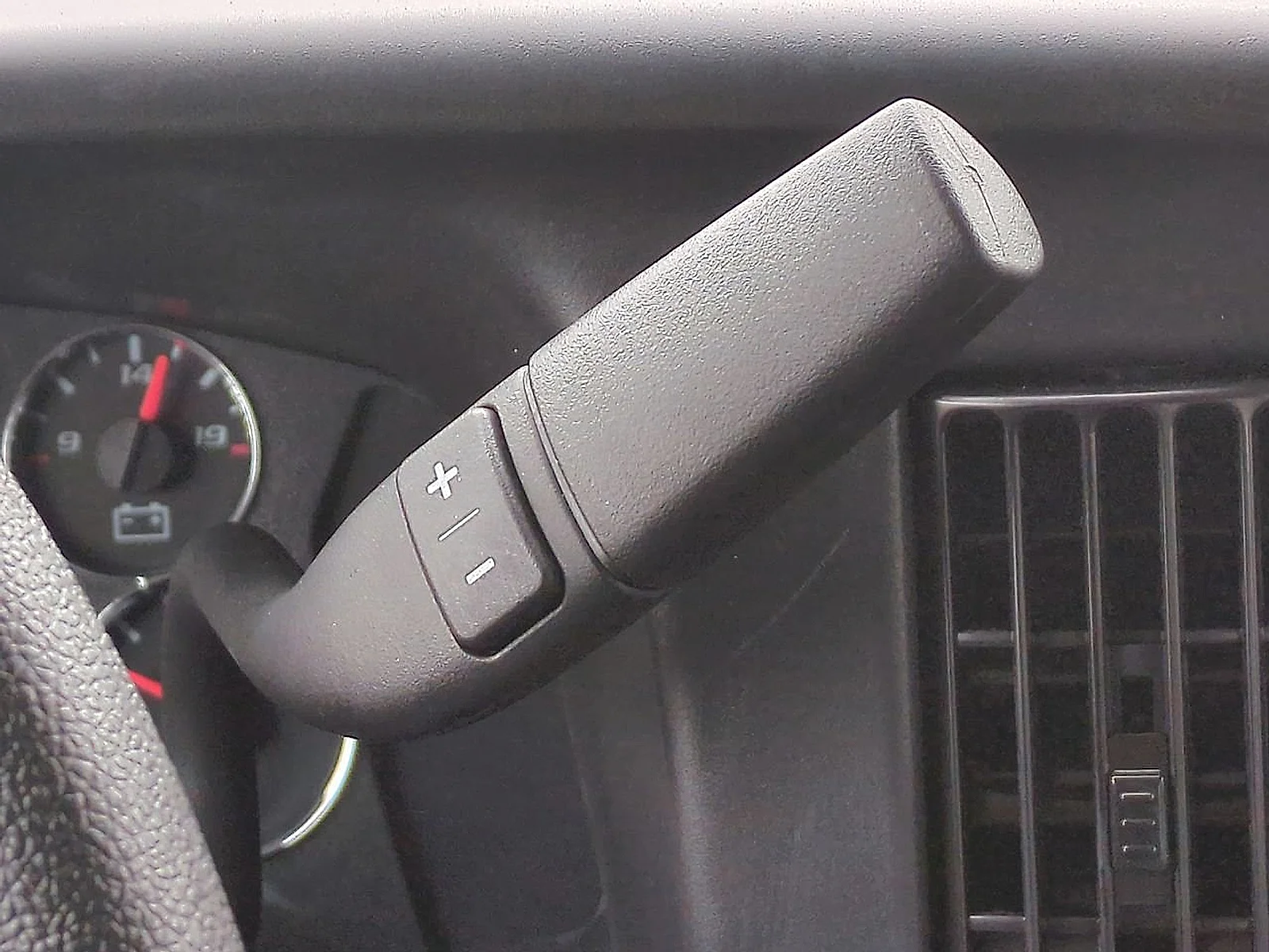 2025 Chevrolet Express Cargo Work Van - Photo 20