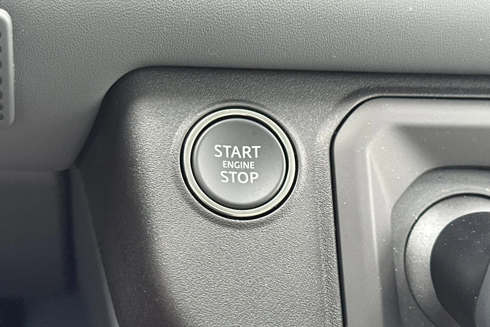 2025 Land Rover Defender S - Photo 23