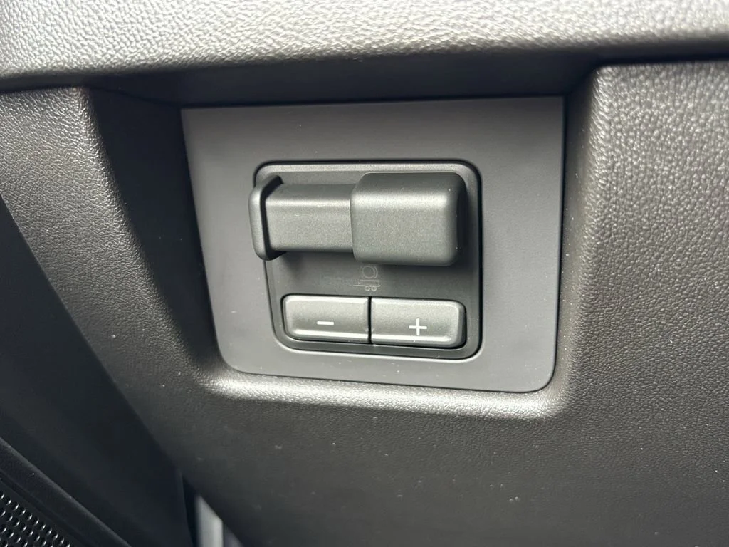 New 2026 Summit White GMC Elevation image 24