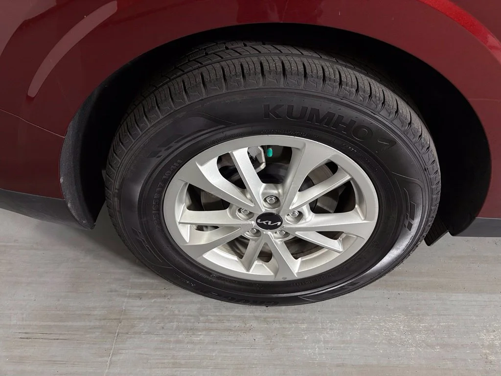 Used 2022 Red Kia LXS image 11
