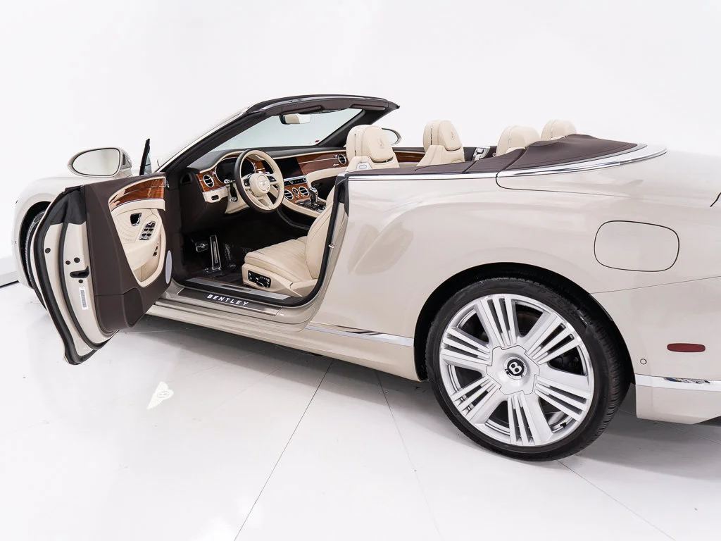 Certified Used 2026 White Sand - by Mulliner Bentley Azure image 17