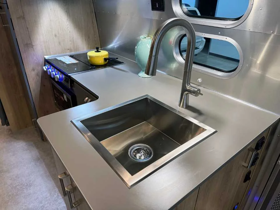 New 2027 SILVER AIRSTREAM  image 17