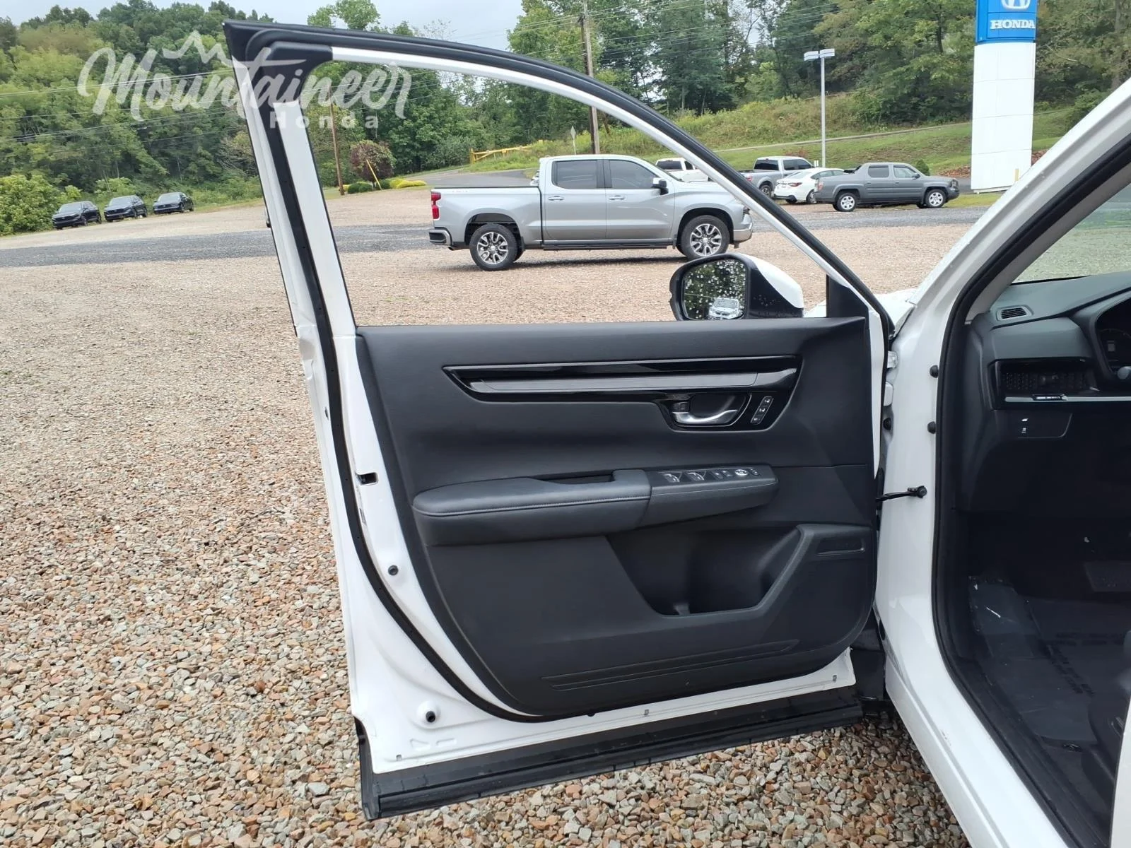 Used 2024 Platinum White Pearl Honda  image 13