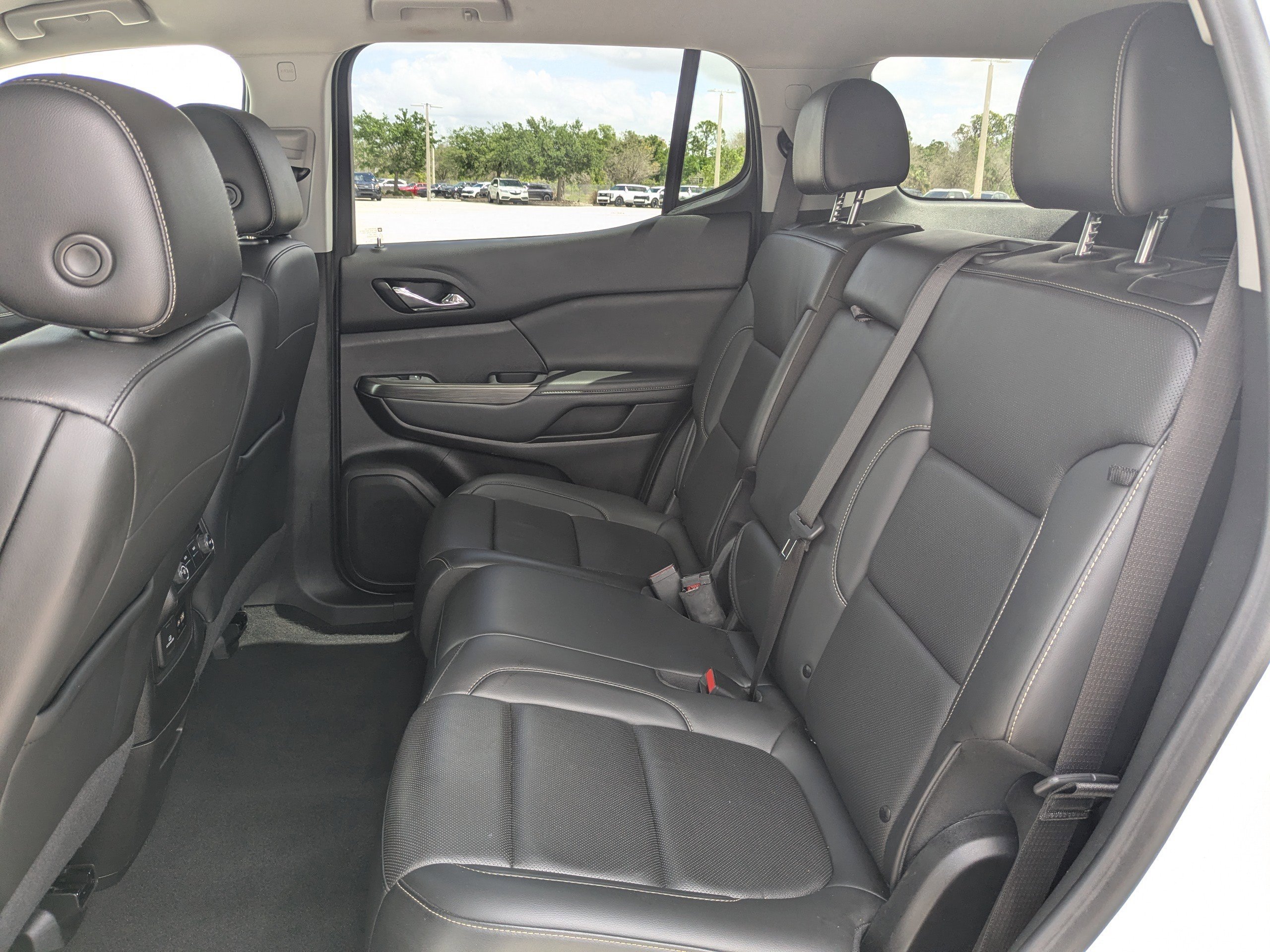 2023 GMC Acadia SLT - Photo 15
