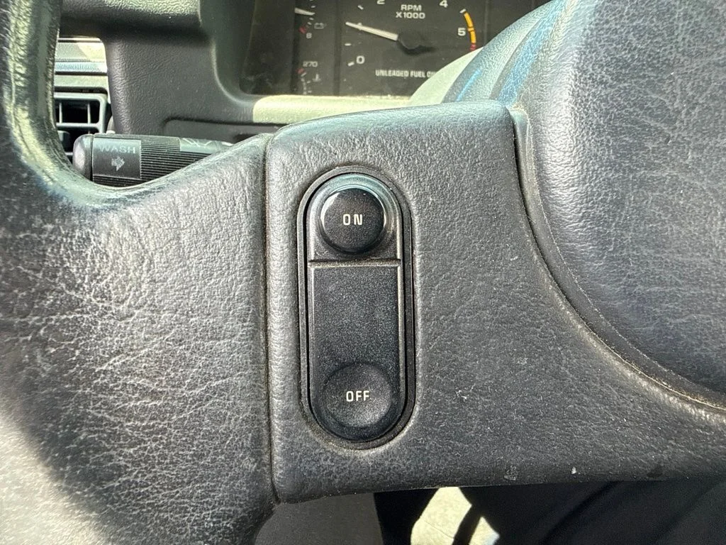 Used 1989 White Ford LX image 20