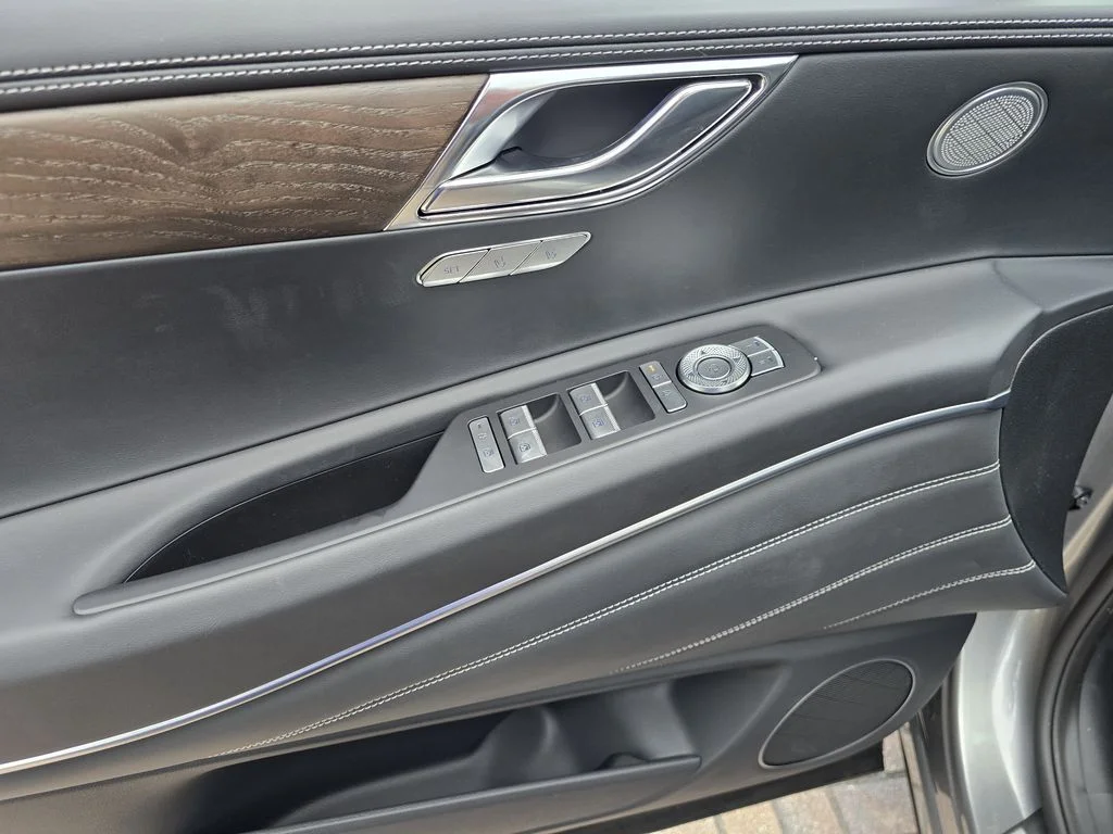 New 2026 White Genesis 2.5T Select image 18