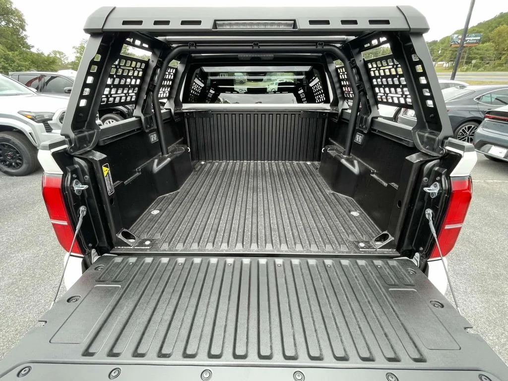 2025 Toyota Tacoma SR5 - Photo 8