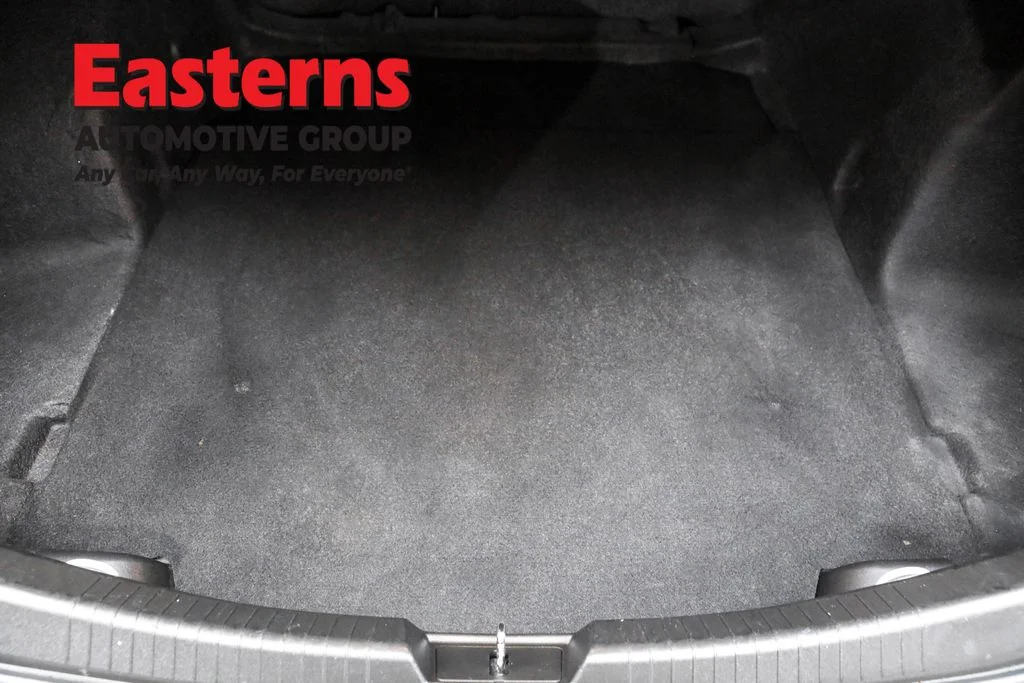 Used 2021 White Chevrolet LT image 9