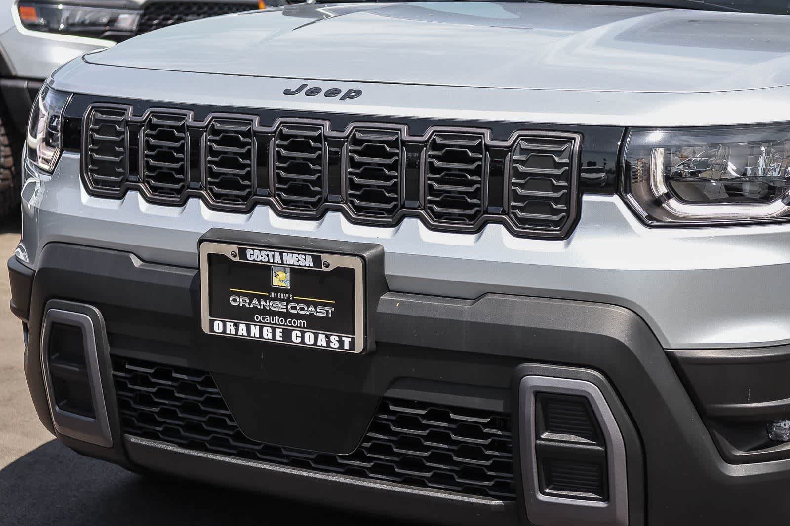New 2026 Silver Zynith Clear-Coat Exterior Paint Jeep Limited image 9