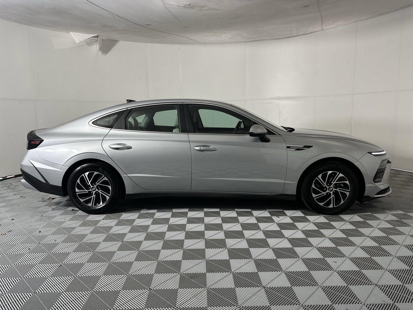 Used 2026 Silver Hyundai Blue image 9