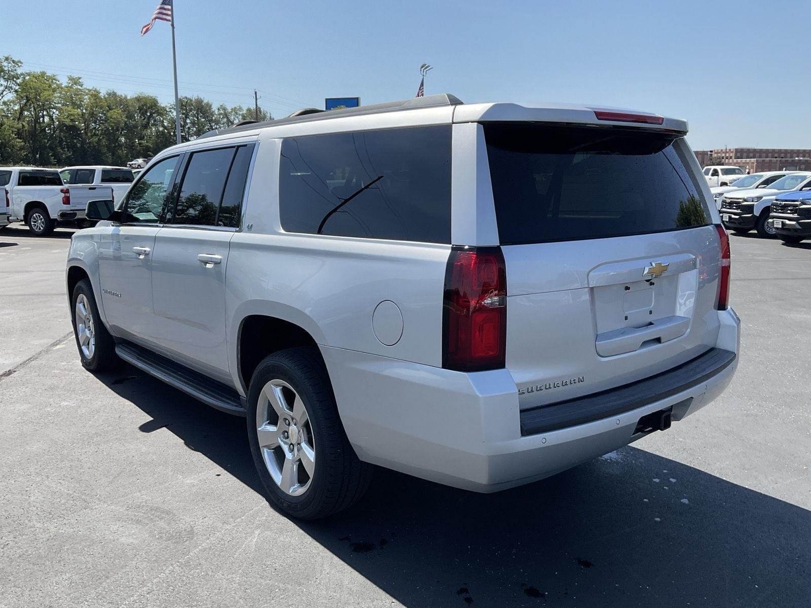 Used 2018  CHEVROLET SUV image 8