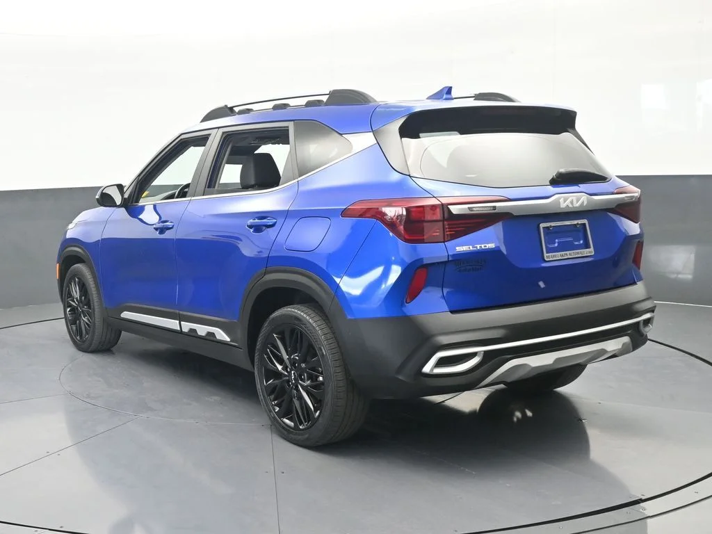 Used 2022 Neptune Blue Kia Nightfall image 3