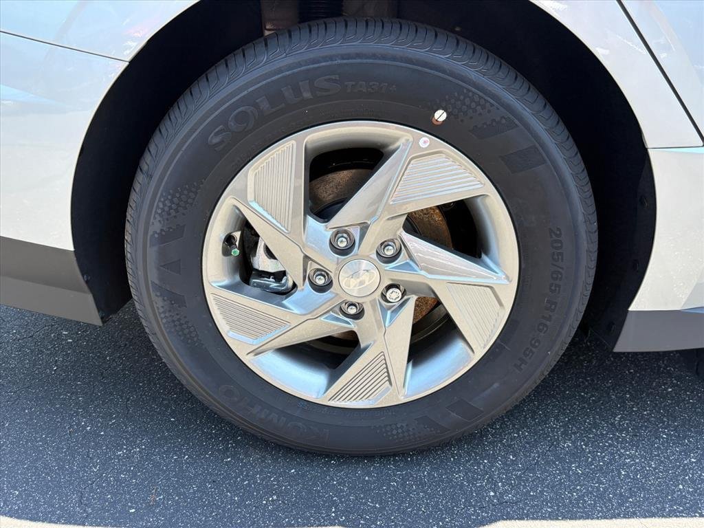 New 2026 Aero Silver Metallic Hyundai SE image 30