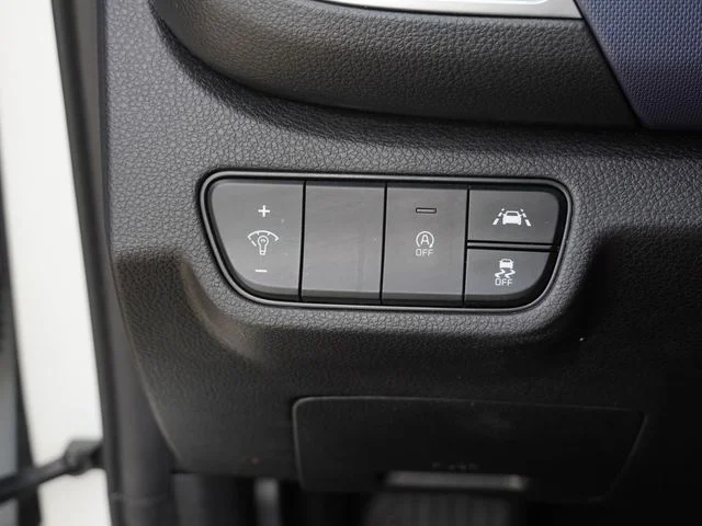 Used 2023 White Kia S image 20