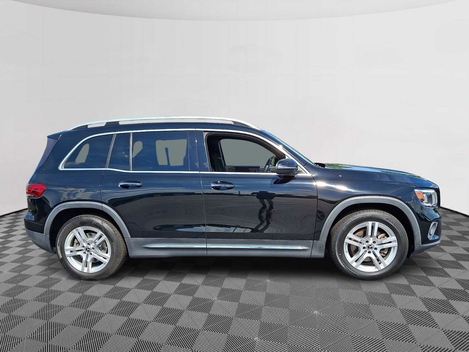 Certified Used 2021 Night Black - 696 Mercedes-Benz 4MATIC® image 7