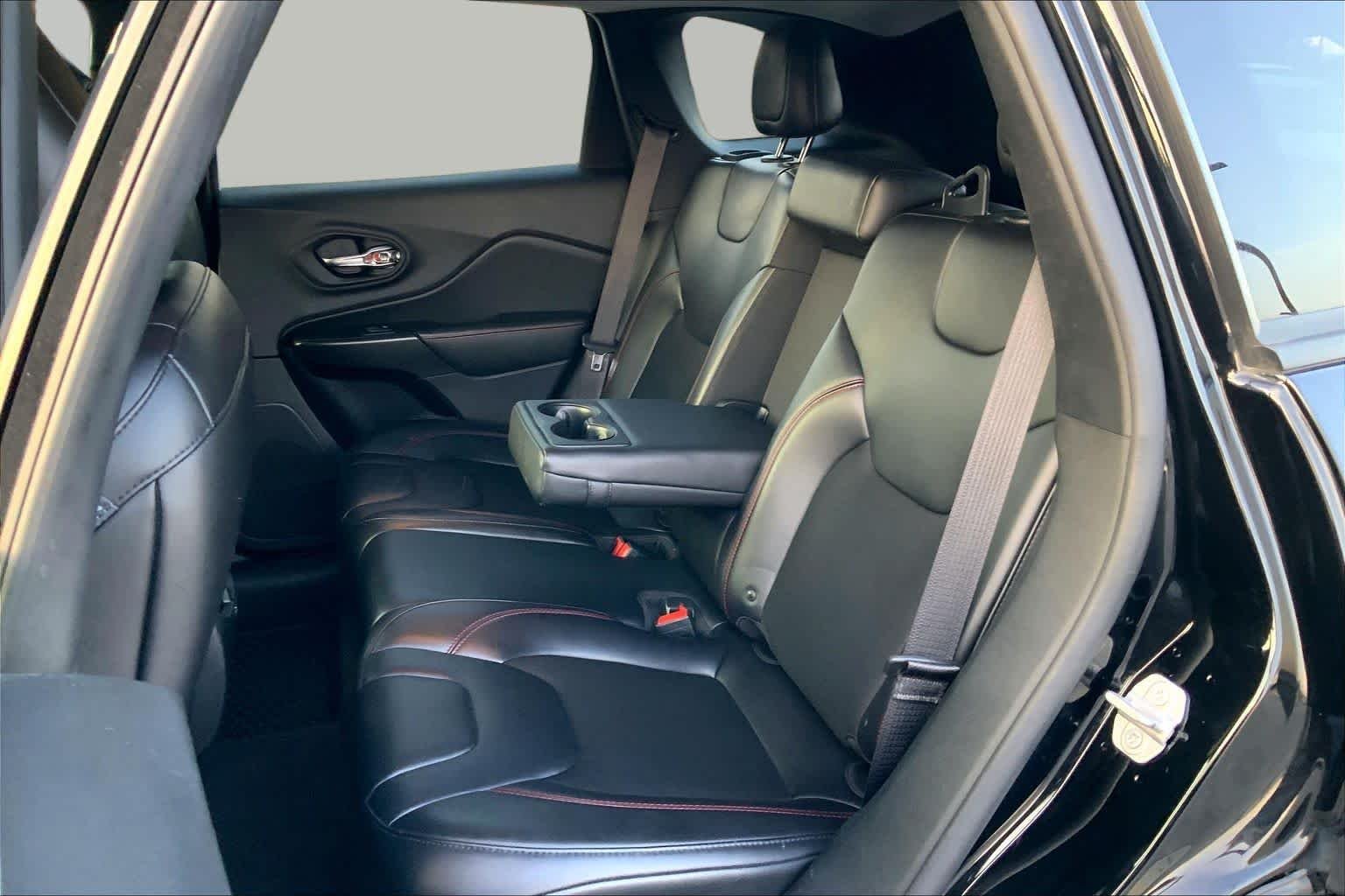 Used 2019 Diamond Black Crystal Pearlcoat Jeep Trailhawk image 19
