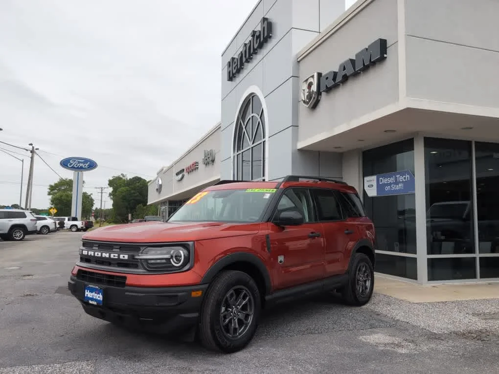 Used 2023 Hot Pepper Red Tinted Clearcoat Ford Big Bend image 4