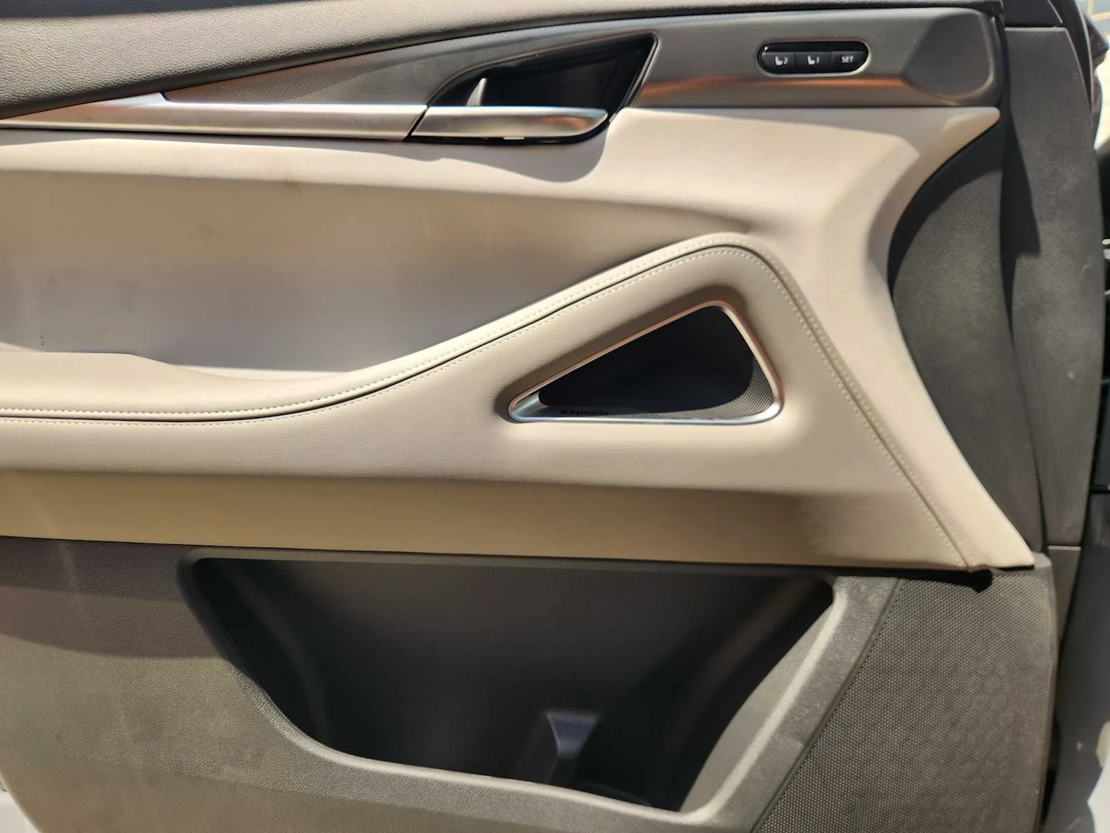 New 2027 HARBOR GRAY INFINITI Luxe FWD image 16